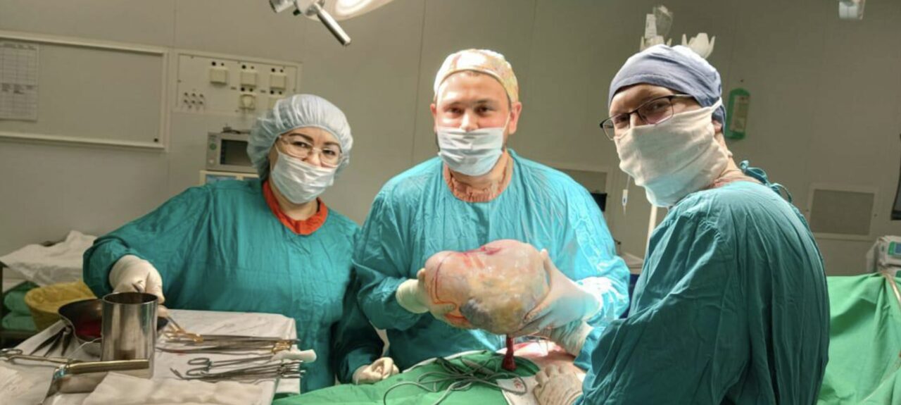 Гигантскую кисту яичника удалили 56-летней женщине в РКБ Татарстана ...