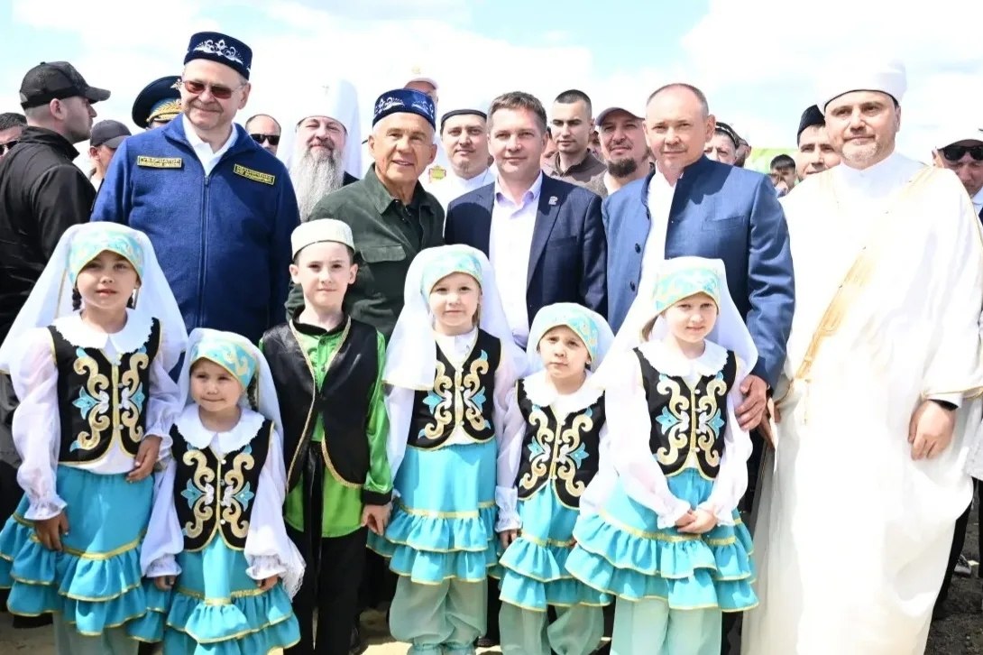 Рустам Минниханов принял участие в сельском Сабантуе в Пензенской области