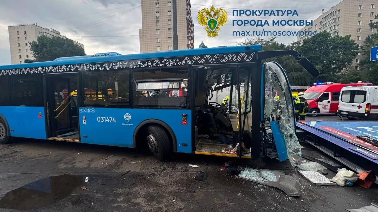 Серьезное ДТП с участием автобуса произошло в Москве, есть пострадавшие